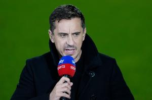 内维尔：我不明白曼联的紧迫感和强度如此缺乏，为什么踢得这么慢