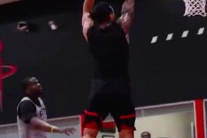 此前阿门训练中三分这么丝滑，但可惜比赛中还是不准啊！